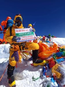 Wangda-Sherpa-on-Everest-Summit